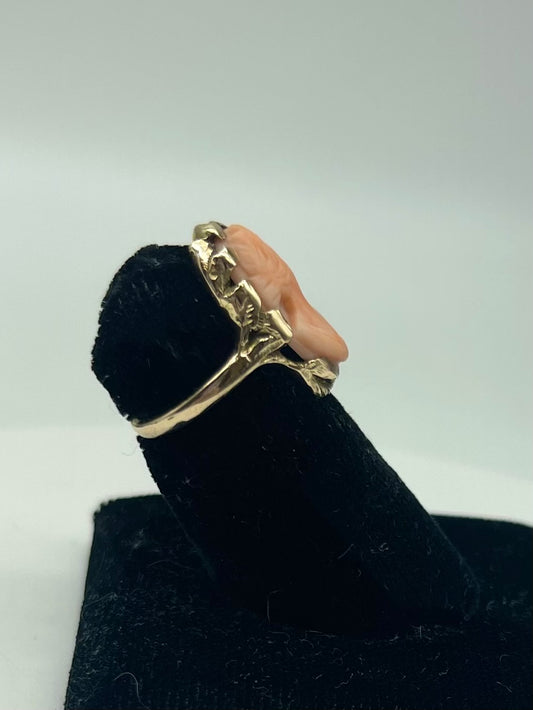 Exquisite Peach Cameo