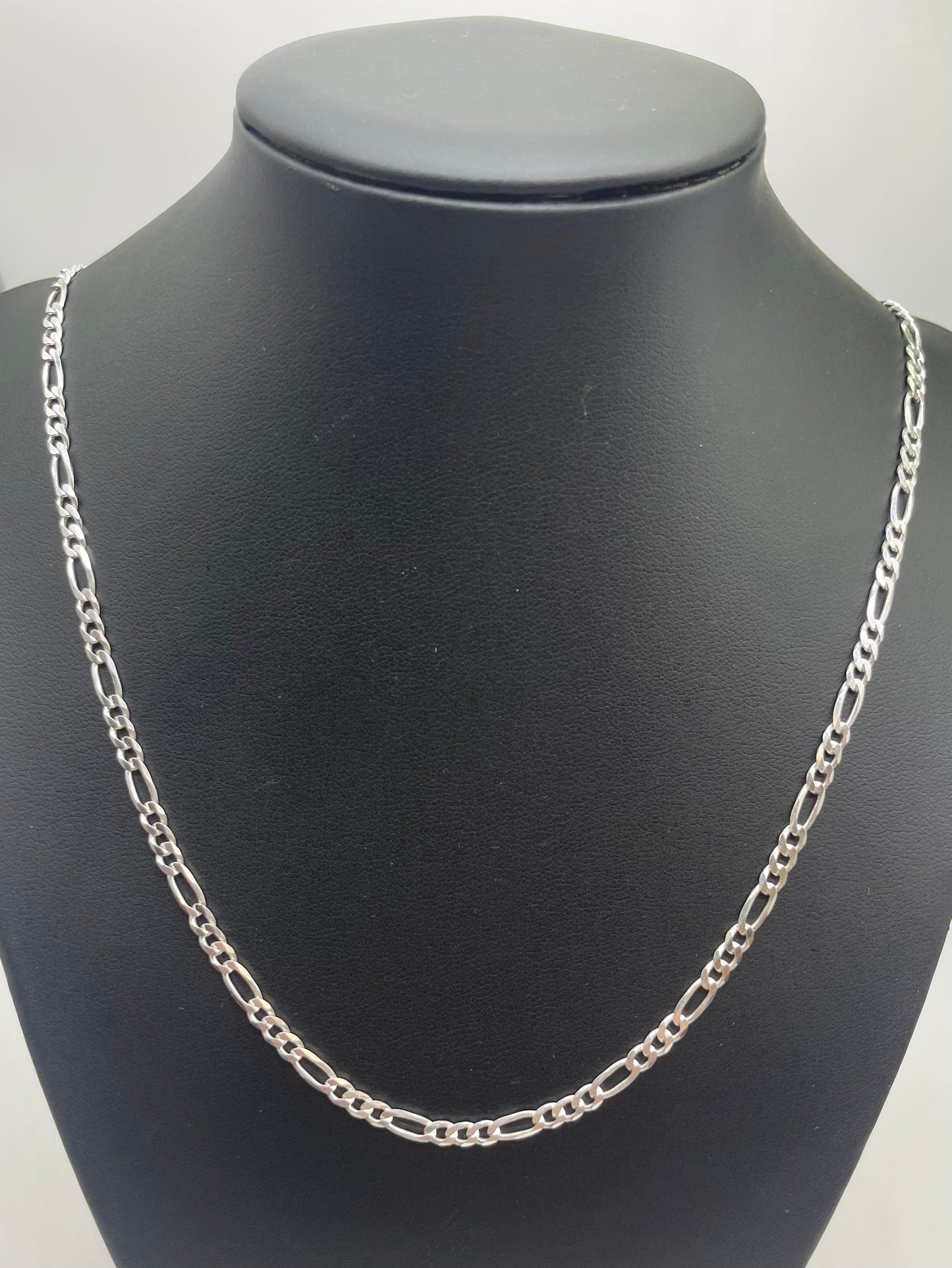 Simple Figaro Chain