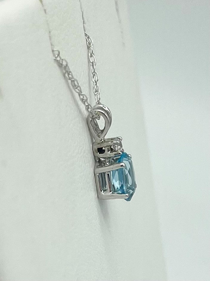 Oval Aquamarine Necklace