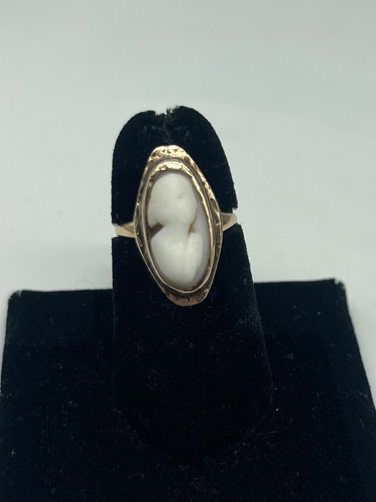 Simple Vintage Cameo