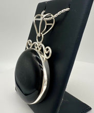 Load image into Gallery viewer, Onyx Circle Pendant