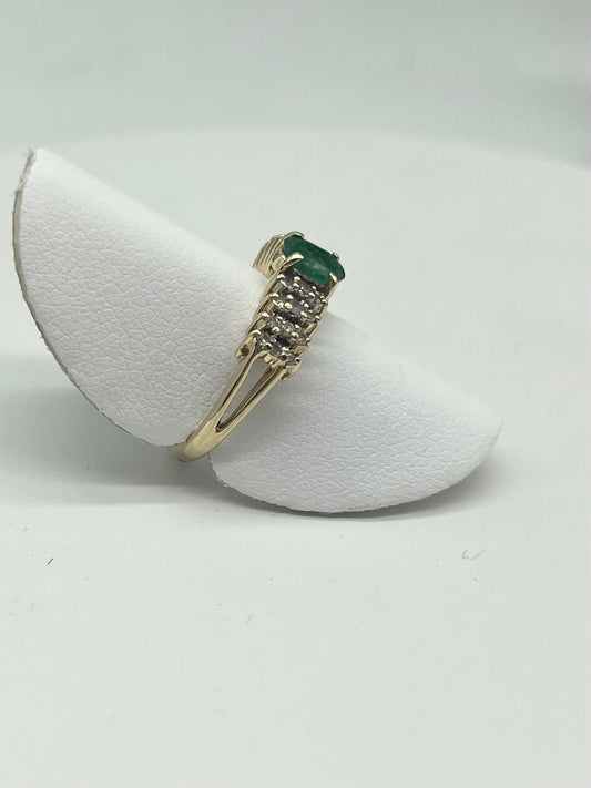 Sweet Emerald & Diamond Ring