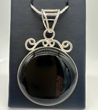 Load image into Gallery viewer, Onyx Circle Pendant