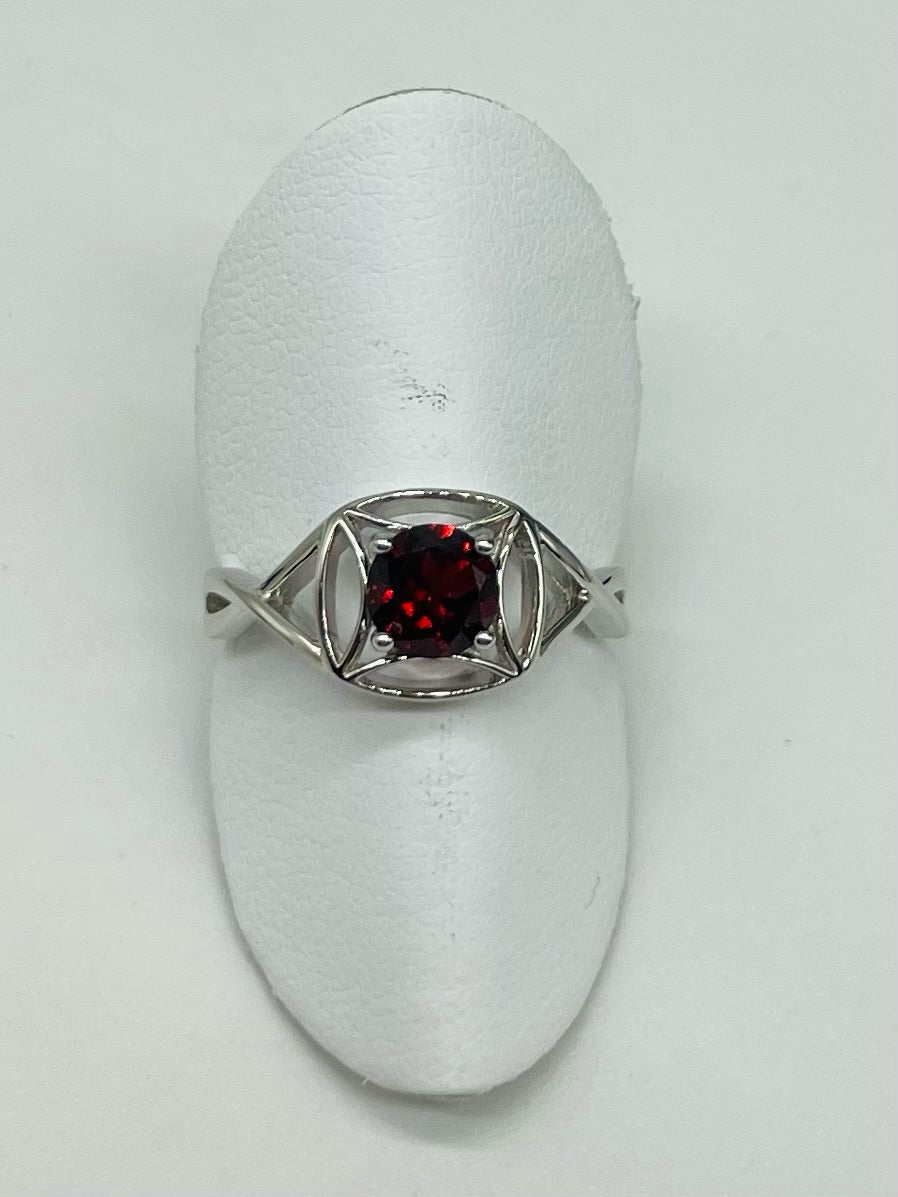 Mozambique Garnet Ring