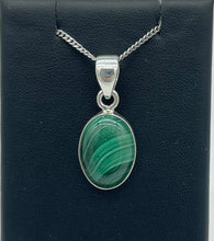 Load image into Gallery viewer, Oval Malachite Pendant