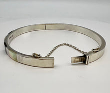 Load image into Gallery viewer, Mother of Pearl &amp; Onyx Bracelet