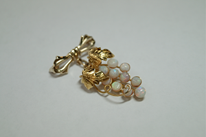 14k Gold Vintage Opal Grape Brooch