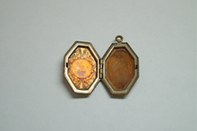 Load image into Gallery viewer, Gold Filled Engraved Locket