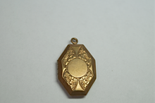 Load image into Gallery viewer, Gold Filled Engraved Locket