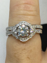 Load image into Gallery viewer, Vintage Style Engagement Ring