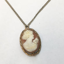 Load image into Gallery viewer, Vintage Cameo Pendant Locket