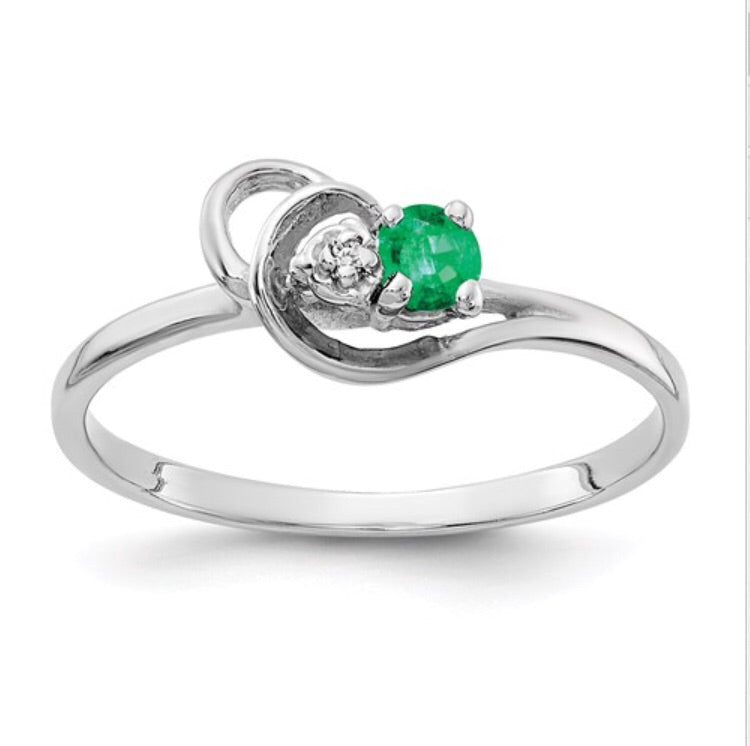 14k White Gold Emerald & Diamond Ring