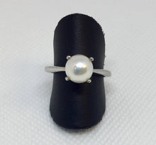 Load image into Gallery viewer, Solitaire Pearl Ring
