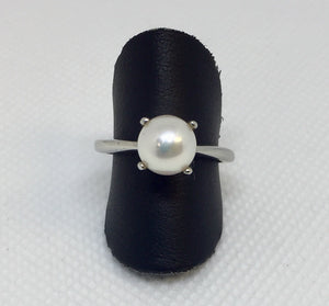 Solitaire Pearl Ring
