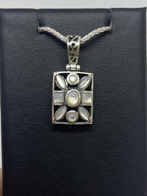 Load image into Gallery viewer, Lovely Mother of Pearl Pendant