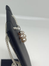Load image into Gallery viewer, Cluster Pearl Pendant